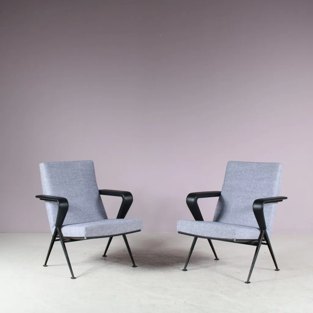 m20369 1960s Pair of Repose Chairs by Friso Kramer for Ahrend de Cirkel, Netherlands