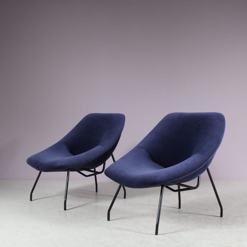 m25418 1950s Pair of lounge chairs by GAR, France